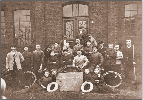 Fotografía de la fundación de la empresa.